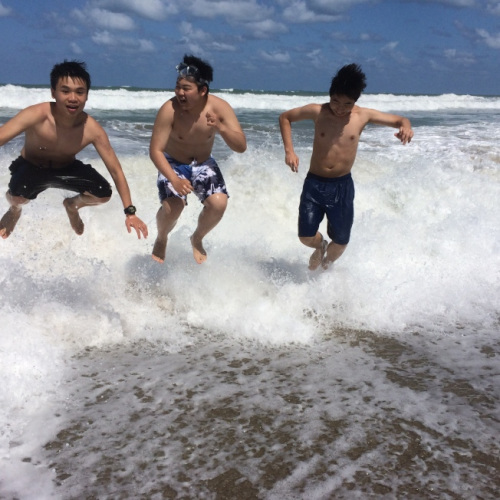 贏在起跑線？中國孩子赴美留學(xué)是否越早越好？